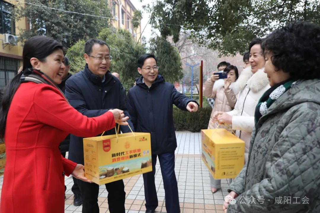 強(qiáng)文哲來(lái)咸?開展春節(jié)慰問(wèn)活動(dòng)